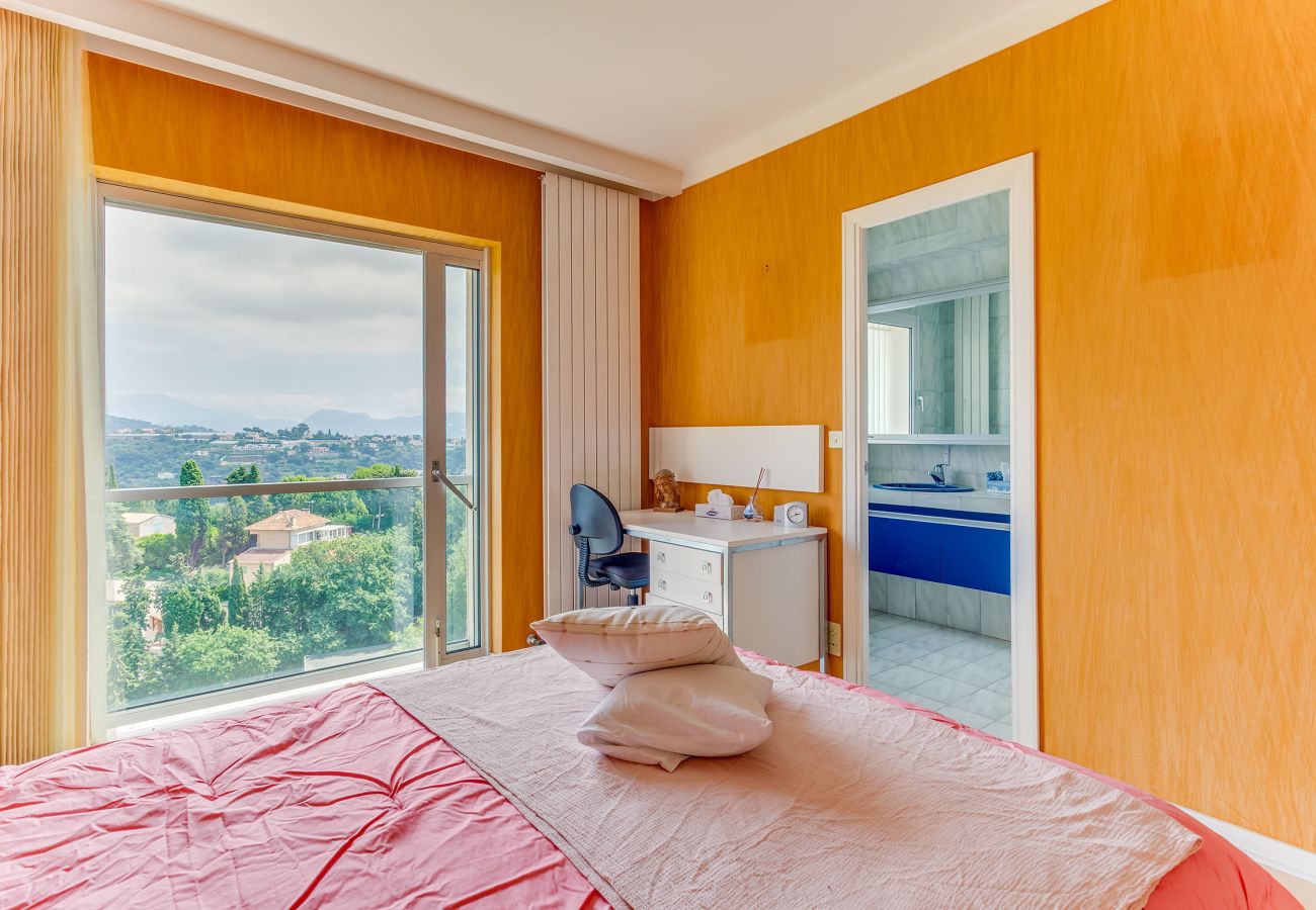 Вилла на Ницца / Nice - VILLA DYONIS VI4439 by Riviera Holiday Homes