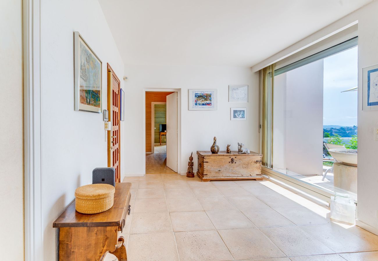 Вилла на Ницца / Nice - VILLA DYONIS VI4439 by Riviera Holiday Homes