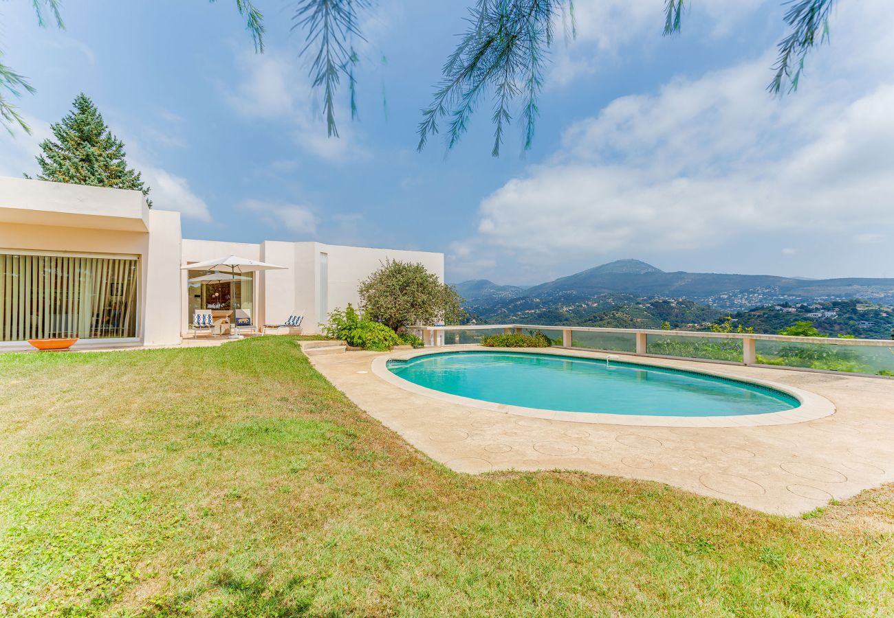 Вилла на Ницца / Nice - VILLA DYONIS VI4439 by Riviera Holiday Homes