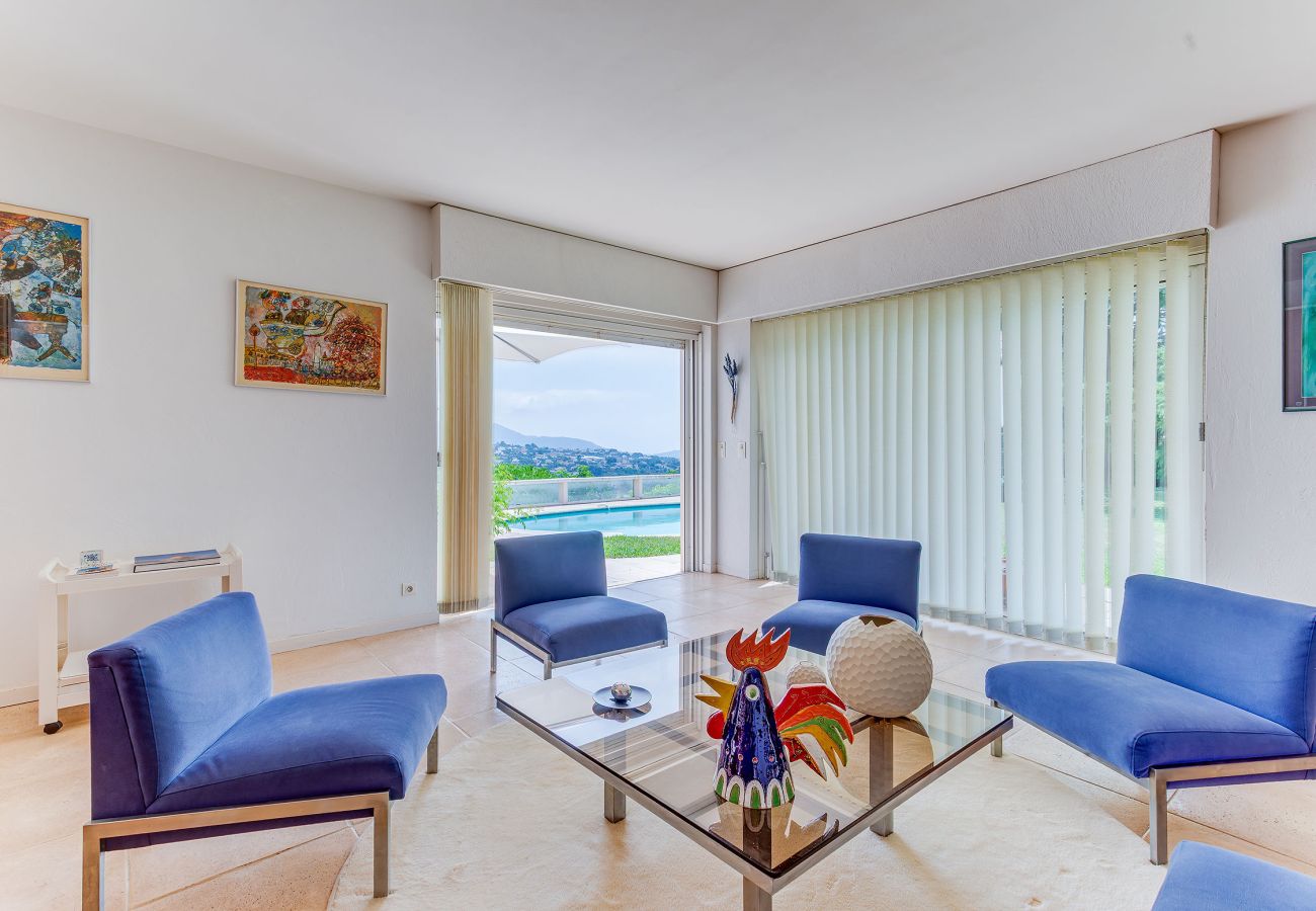 Вилла на Ницца / Nice - VILLA DYONIS VI4439 by Riviera Holiday Homes