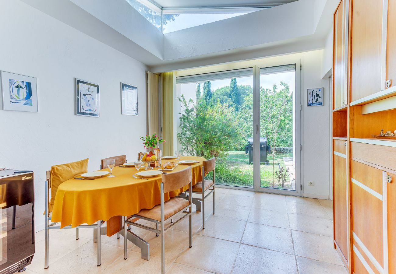 Вилла на Ницца / Nice - VILLA DYONIS VI4439 by Riviera Holiday Homes