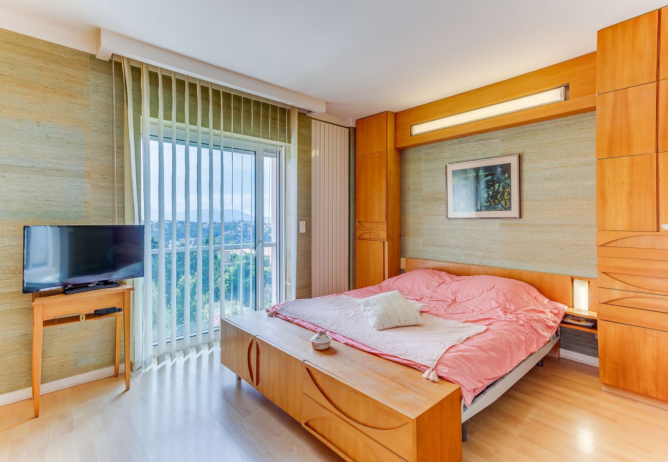 Вилла на Ницца / Nice - VILLA DYONIS VI4439 by Riviera Holiday Homes