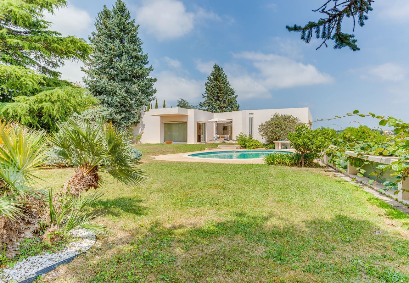 Вилла на Ницца / Nice - VILLA DYONIS VI4439 by Riviera Holiday Homes