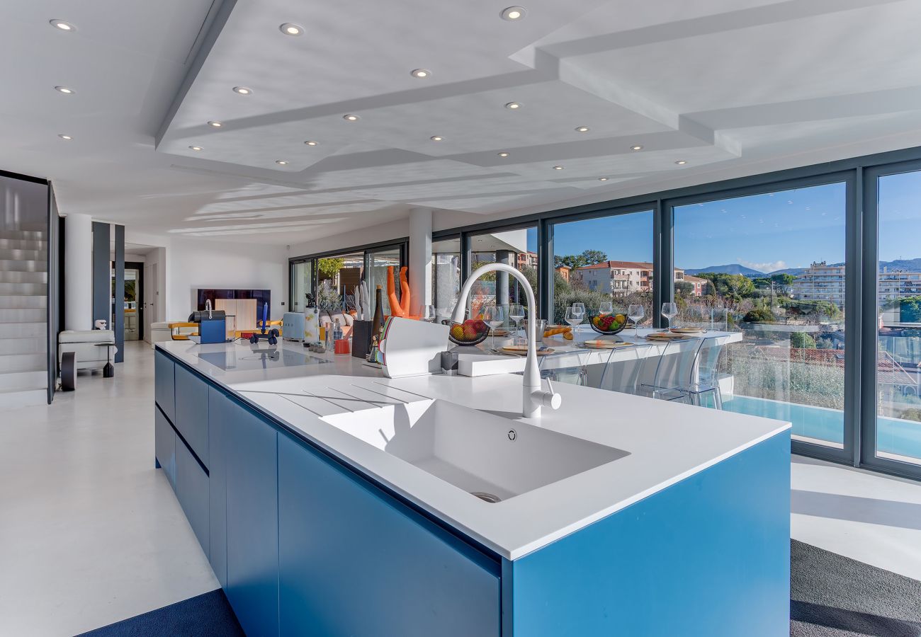 Вилла на Ницца / Nice - Villa Alba VI4498 by Riviera Holiday Homes