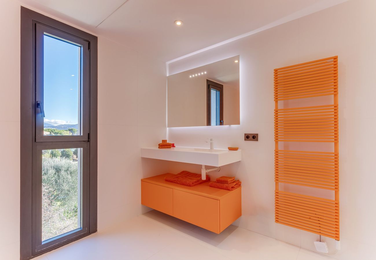 Вилла на Ницца / Nice - Villa Alba VI4498 by Riviera Holiday Homes