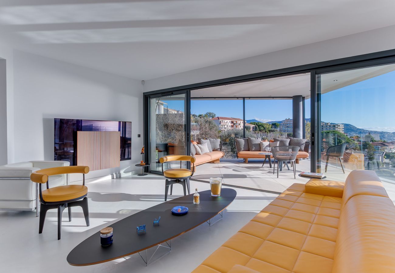 Вилла на Ницца / Nice - Villa Alba VI4498 by Riviera Holiday Homes