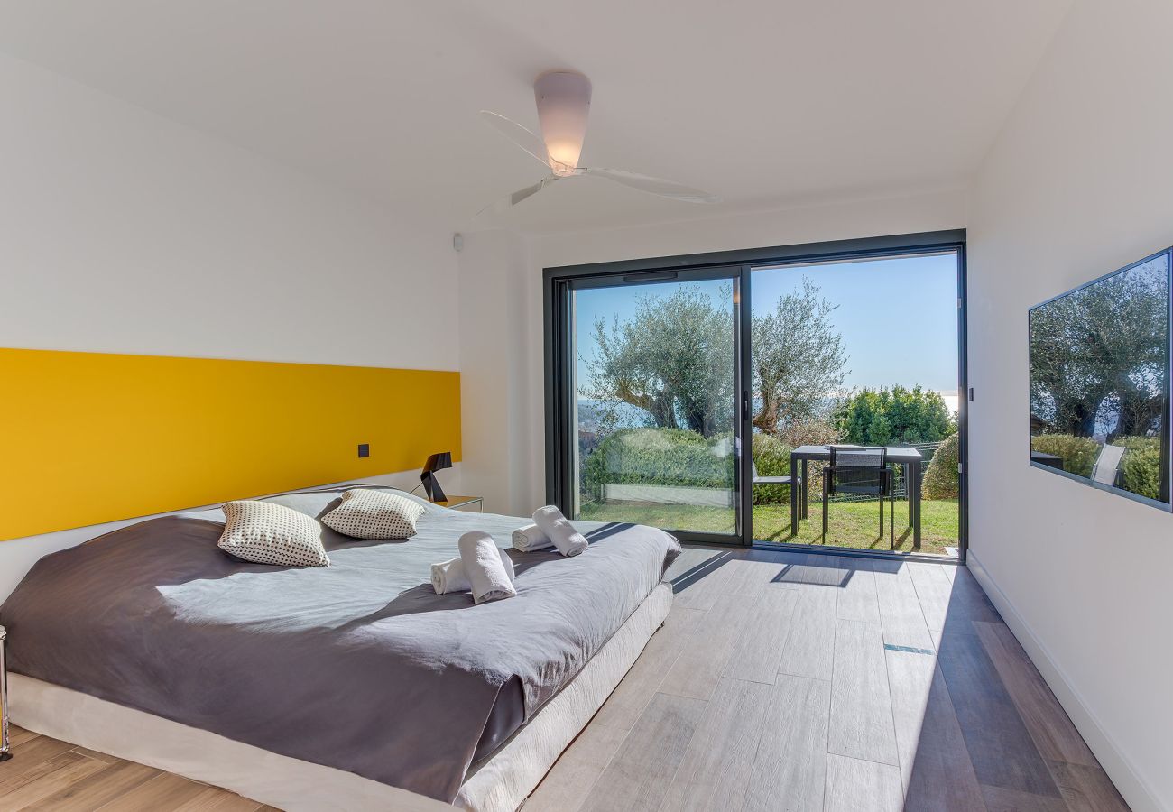 Вилла на Ницца / Nice - Villa Alba VI4498 by Riviera Holiday Homes