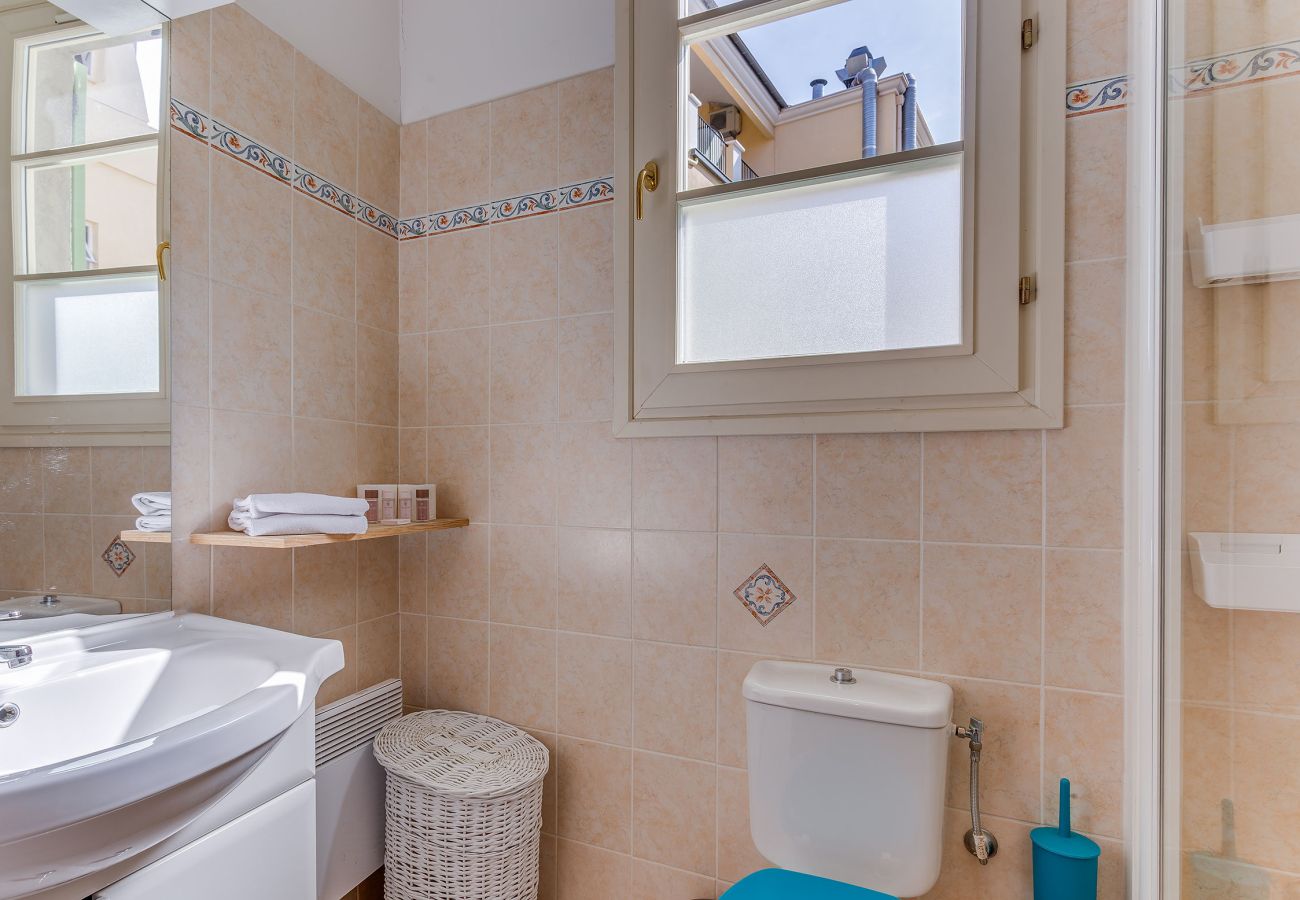 Апартаменты на Ницца / Nice - PIAZZA GRIMALDI AP4519 - Clim - 5 min de la plage by Riviera Holiday Homes
