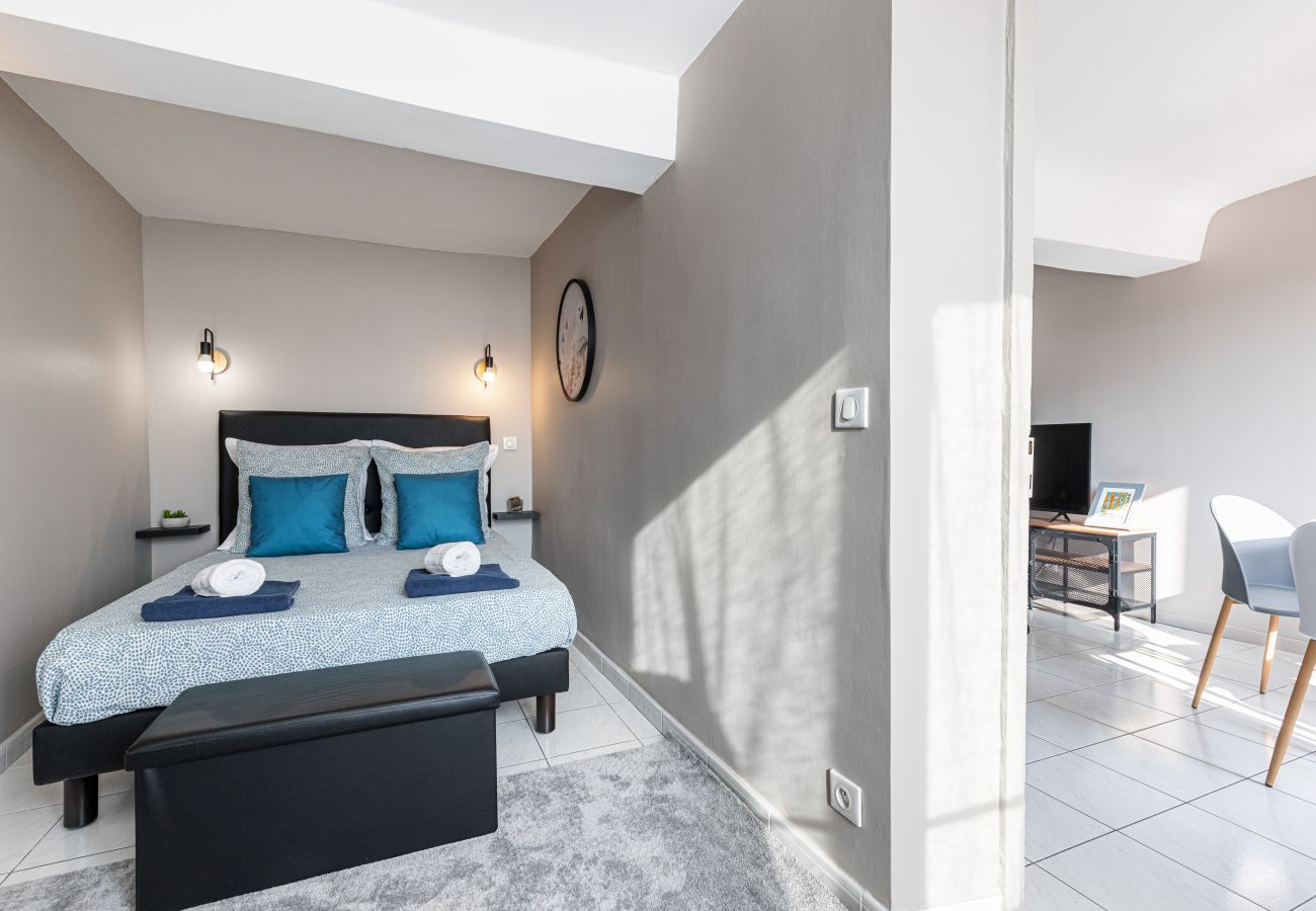 Апартаменты на Ницца / Nice - Casa Saleya AP4531 by Riviera Holiday Homes